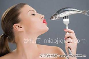 巧取鱼刺有妙招 