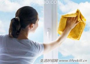 清洁纱窗的小妙招 