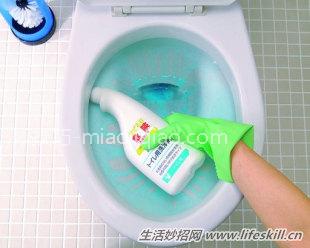 清除马桶内黄渍的有效方法 