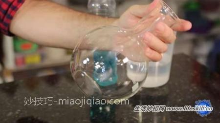 巧对容器内部及窗外面的玻璃进行清洁