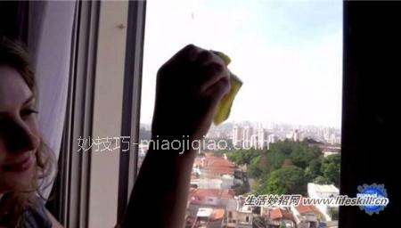 巧对容器内部及窗外面的玻璃进行清洁