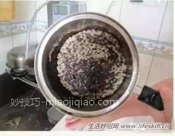 烧糊锅了，简单妙招巧解决 