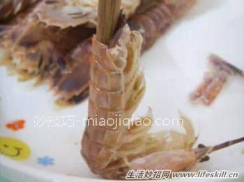 吃虾不用愁，快速剥虾壳小秘诀！