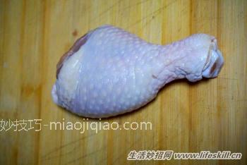 鸡腿剔骨小窍门 