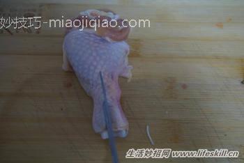 鸡腿剔骨小窍门