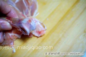 鸡腿剔骨小窍门