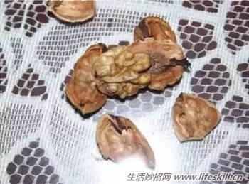 怎样又快又方便能剥出大块的核桃仁？