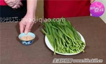 怎样炒韭菜既不出水又能入味？