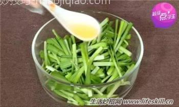 怎样炒韭菜既不出水又能入味？