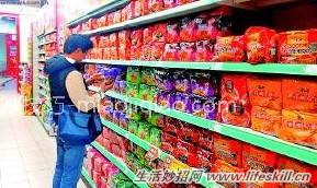 选购方便面要四看 