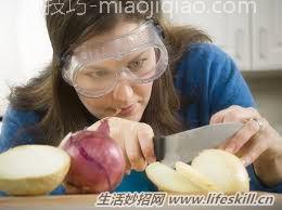切洋葱防流泪的小妙招 