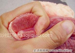 如何鉴别注水猪肉？ 