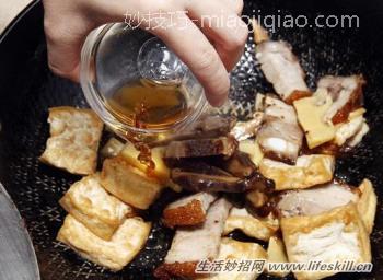煮菜加酒去腥提香 