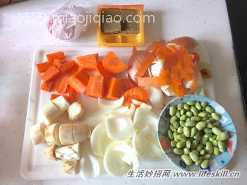 用冰箱里的剩材、切下来的果蔬皮自制餐厅级咖哩 