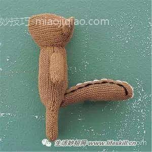 巧用旧手套制作花栗鼠