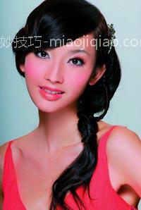 两招单调长发即变迷人