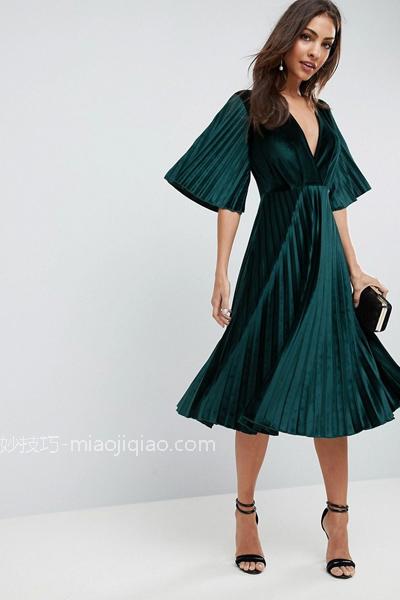 伴娘礼服流行元素2018 让你的婚礼紧跟潮流不过时