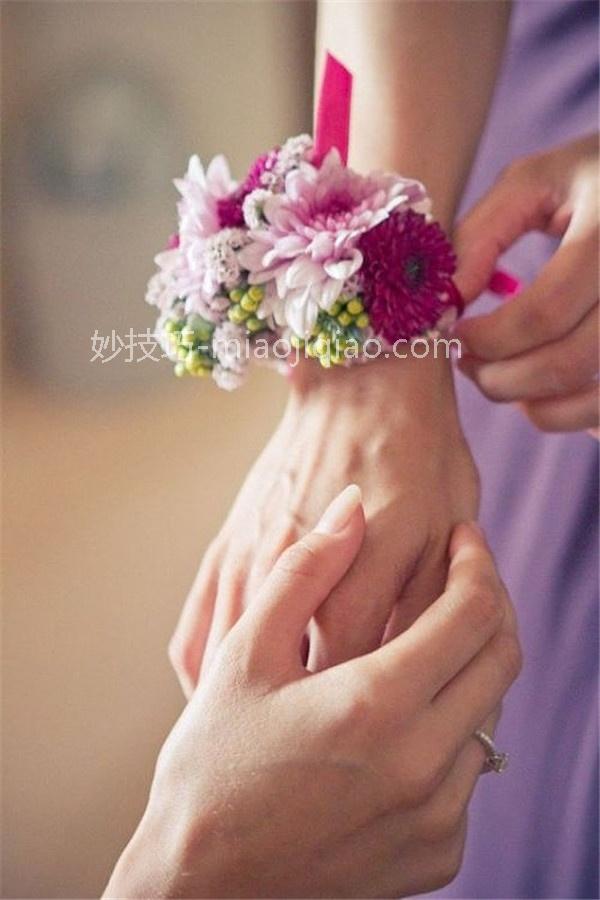 唯美伴娘手腕花图片 与新娘手腕花相呼应