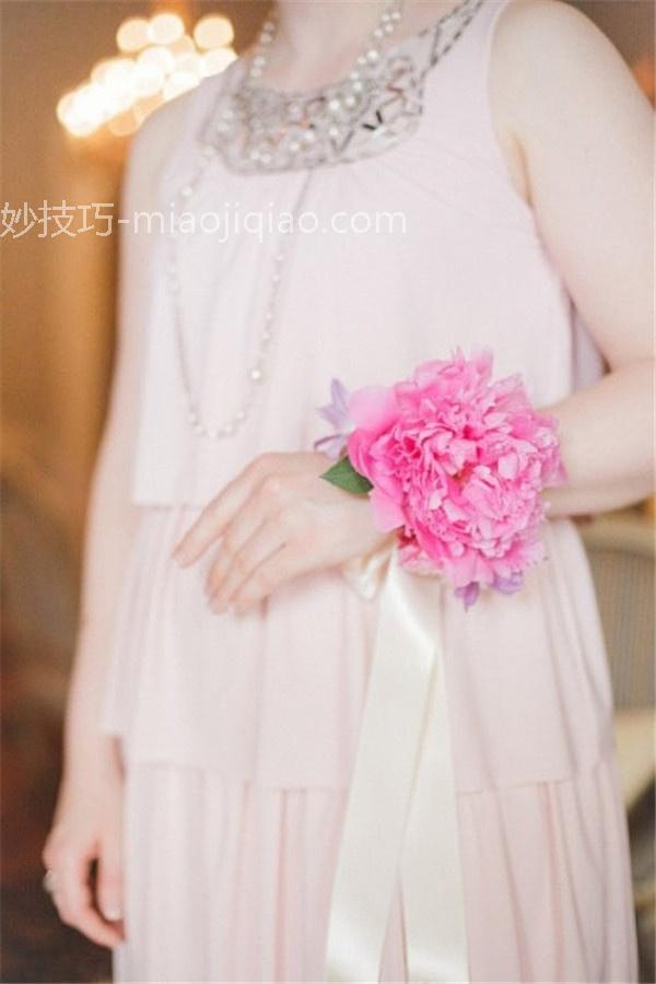 唯美伴娘手腕花图片 与新娘手腕花相呼应