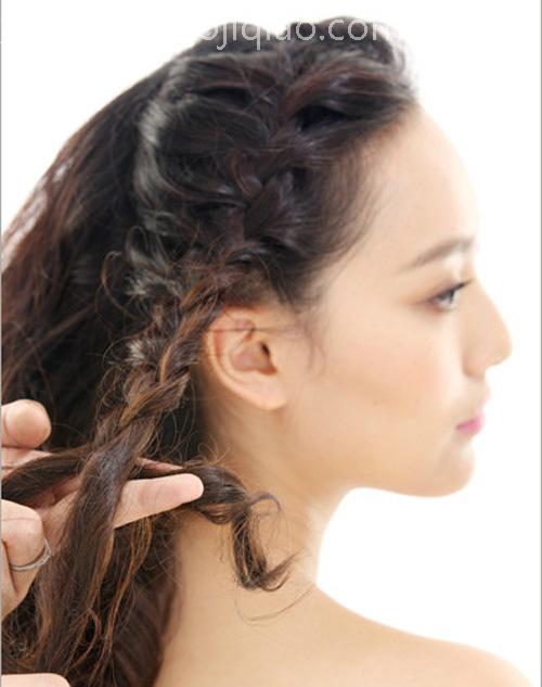 新娘花环发型步骤图解 浪漫发型你也能有