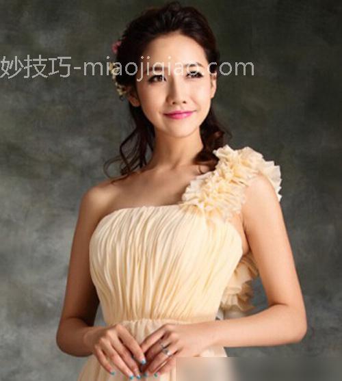2015最新伴娘发型图片 低调展露清新优雅气质