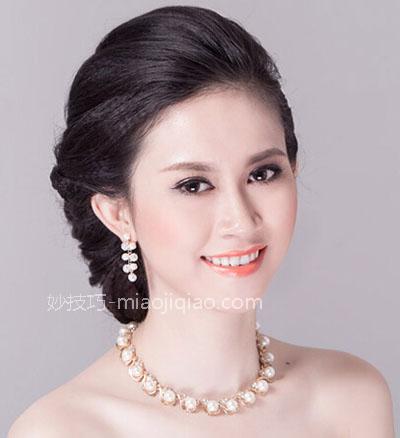 新娘发型详细步骤图解 唯美温婉气质露额盘发