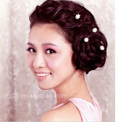 婚礼伴娘发型教程图片 春季做最美伴娘