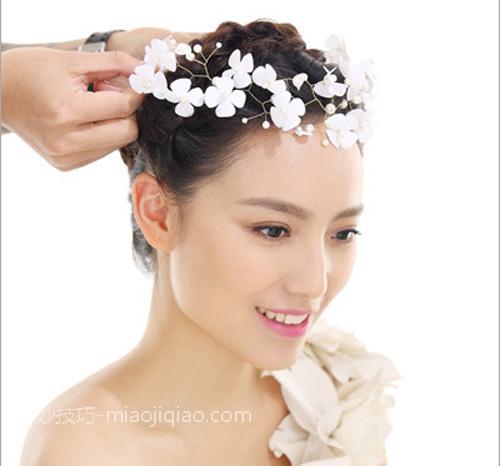 新娘花环发型步骤图解 浪漫发型你也能有