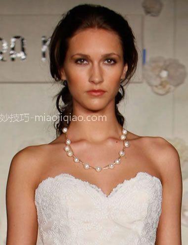 推荐几款2013最新新娘造型 让你变身唯美知性准新娘